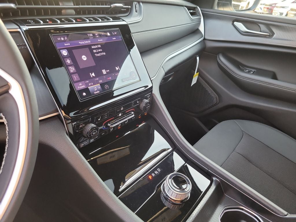 2025 Jeep Grand Cherokee Laredo X