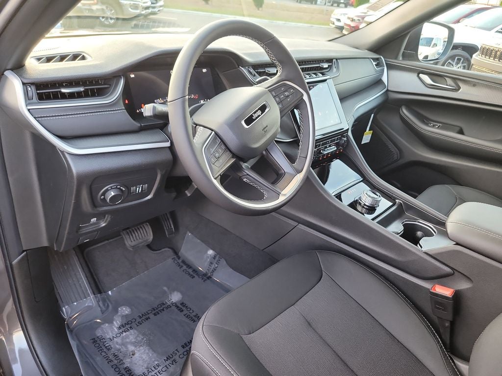 2025 Jeep Grand Cherokee GRAND CHEROKEE LAREDO X 4X2