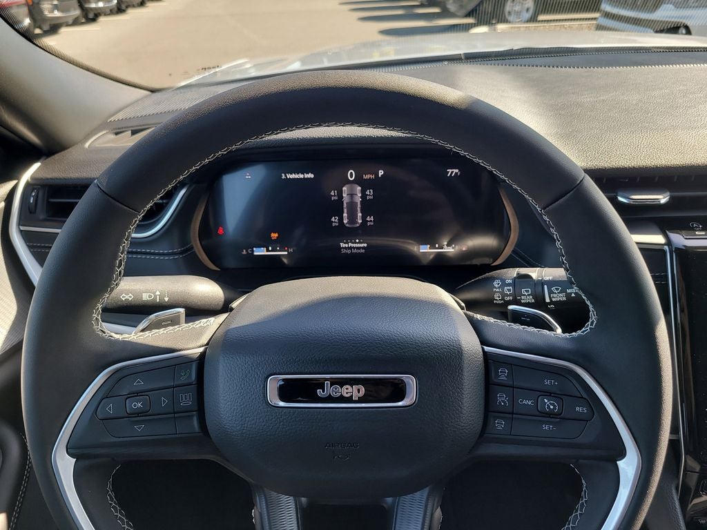 2025 Jeep Grand Cherokee Laredo