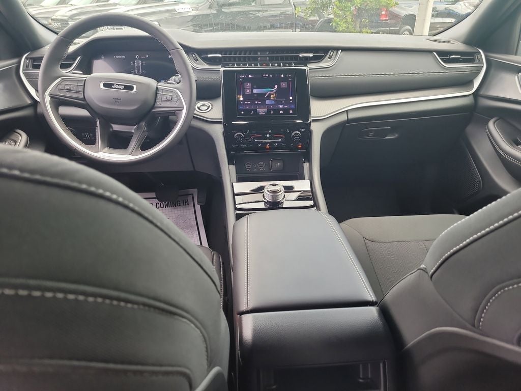 2026 Jeep Grand Cherokee Laredo