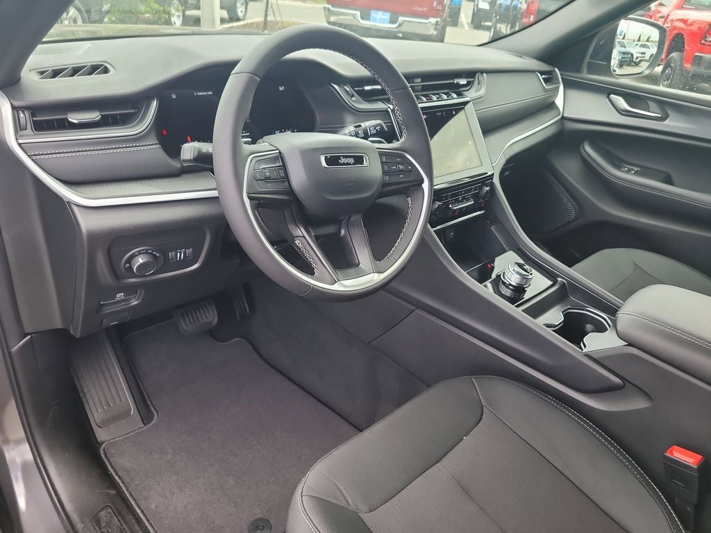 2026 Jeep Grand Cherokee Laredo