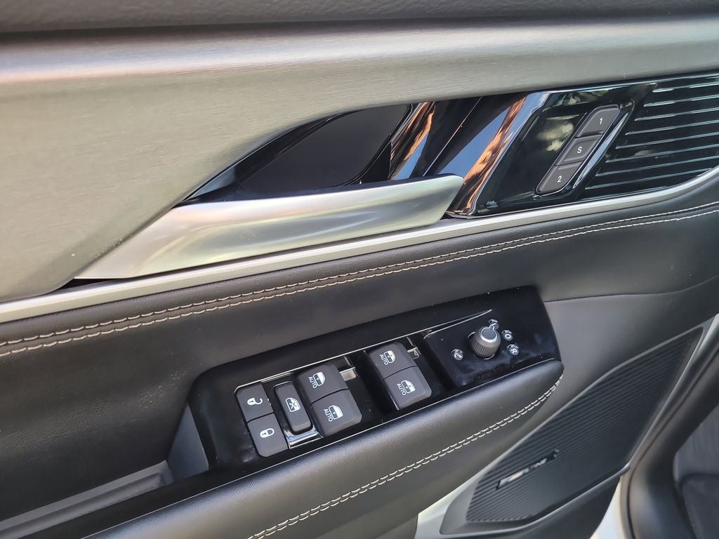 2026 Jeep Grand Wagoneer Base