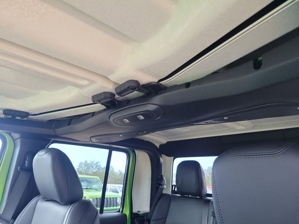 2026 Jeep Gladiator GLADIATOR SAHARA 4X4