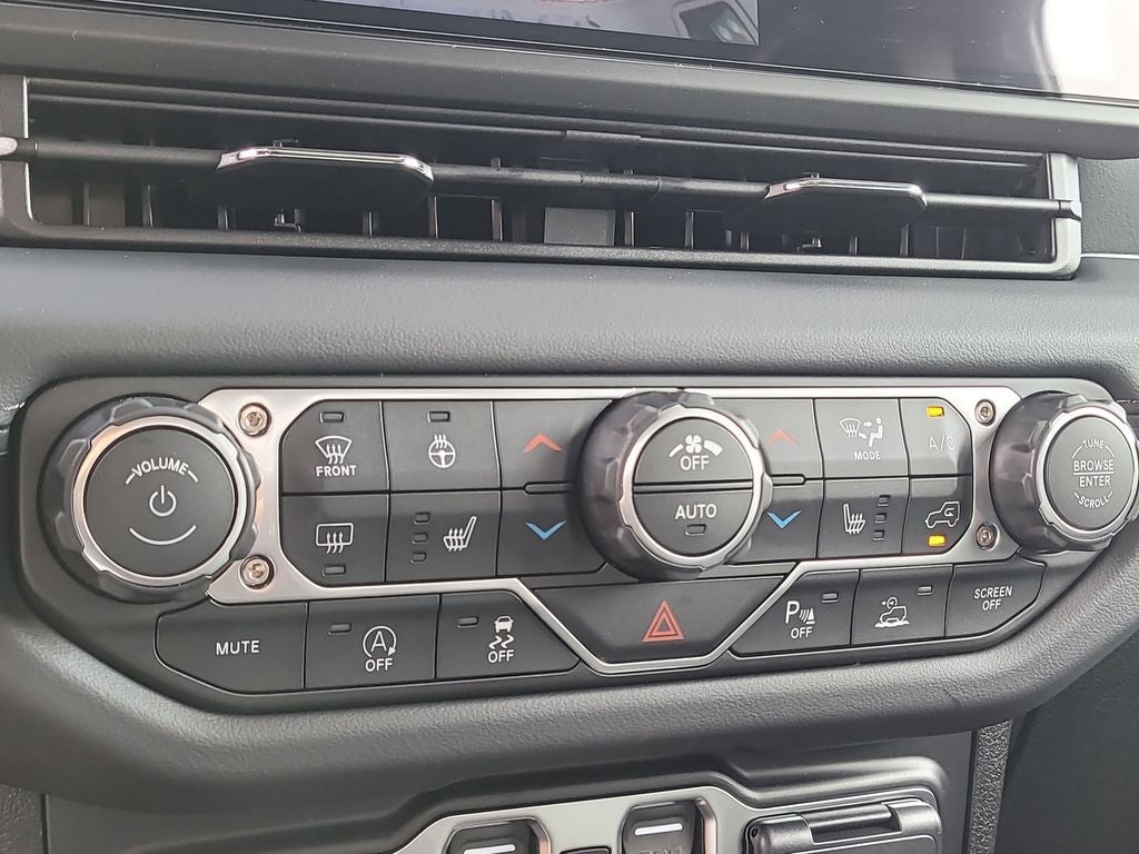 2026 Jeep Gladiator GLADIATOR SAHARA 4X4