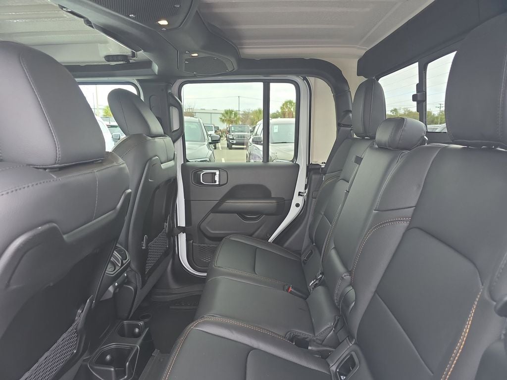 2026 Jeep Gladiator GLADIATOR SAHARA 4X4