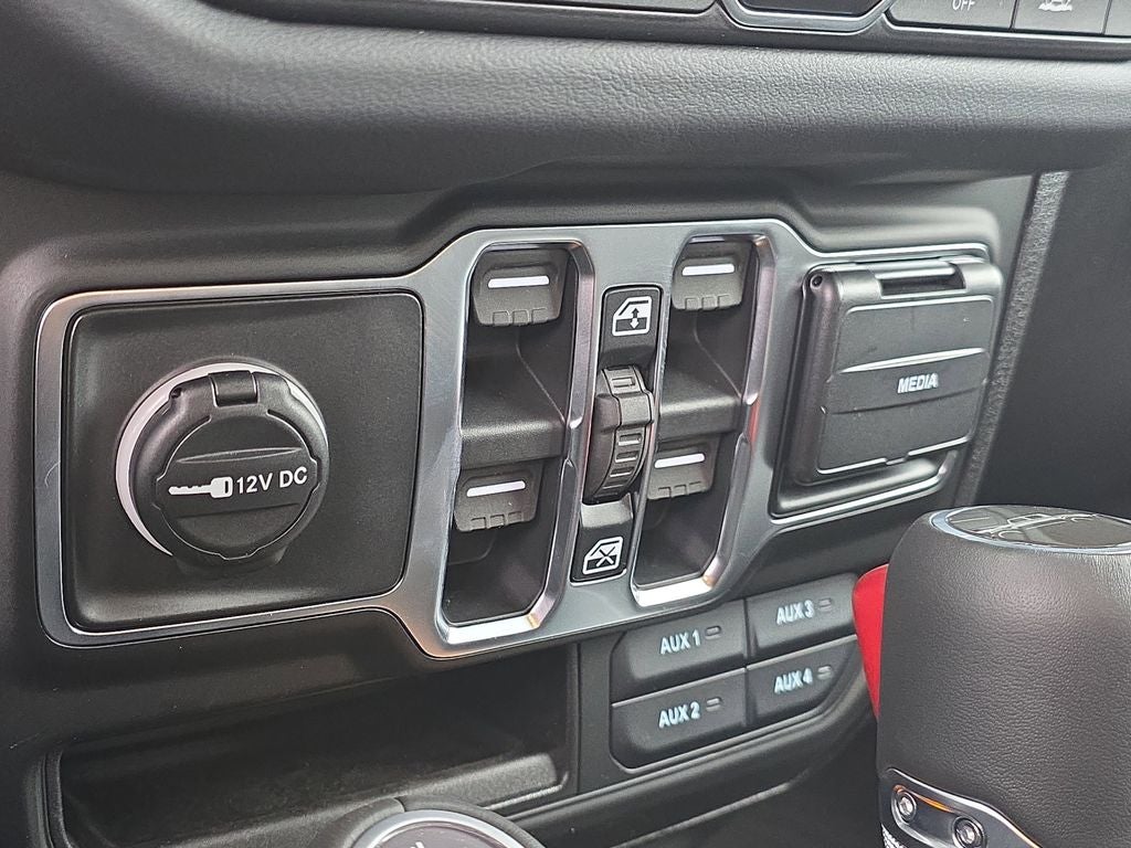 2026 Jeep Gladiator GLADIATOR SAHARA 4X4