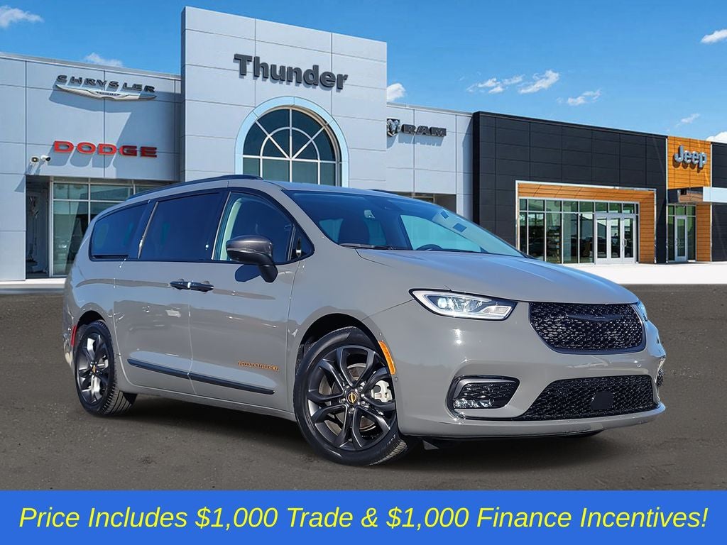 2023 Chrysler Pacifica Touring L