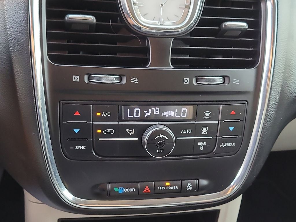 2015 Chrysler Town & Country Touring