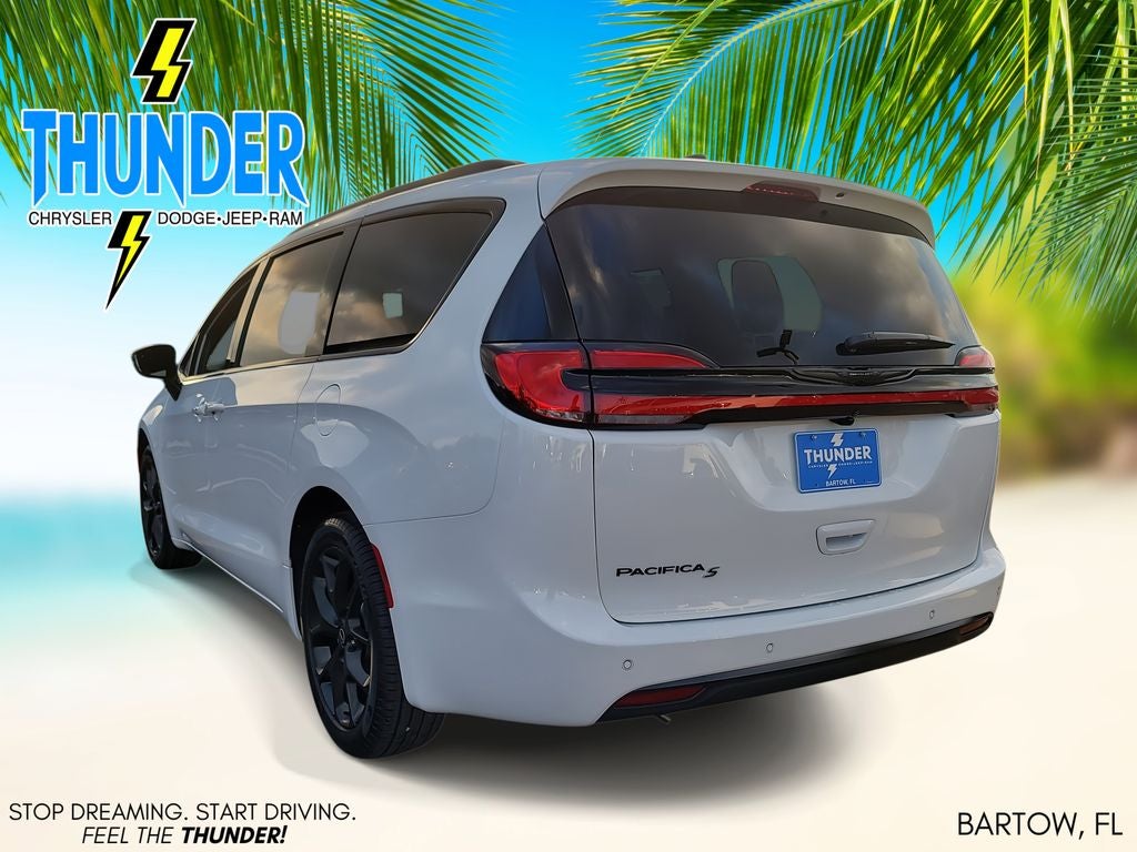 2026 Chrysler Pacifica Select