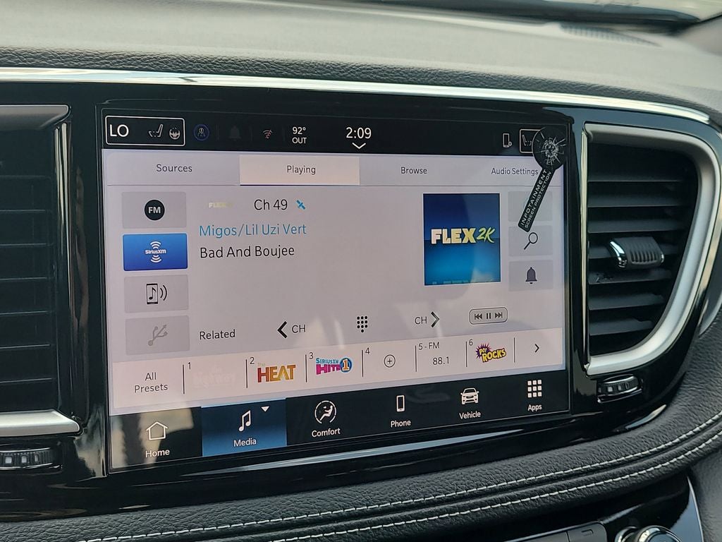 2026 Chrysler Pacifica Select