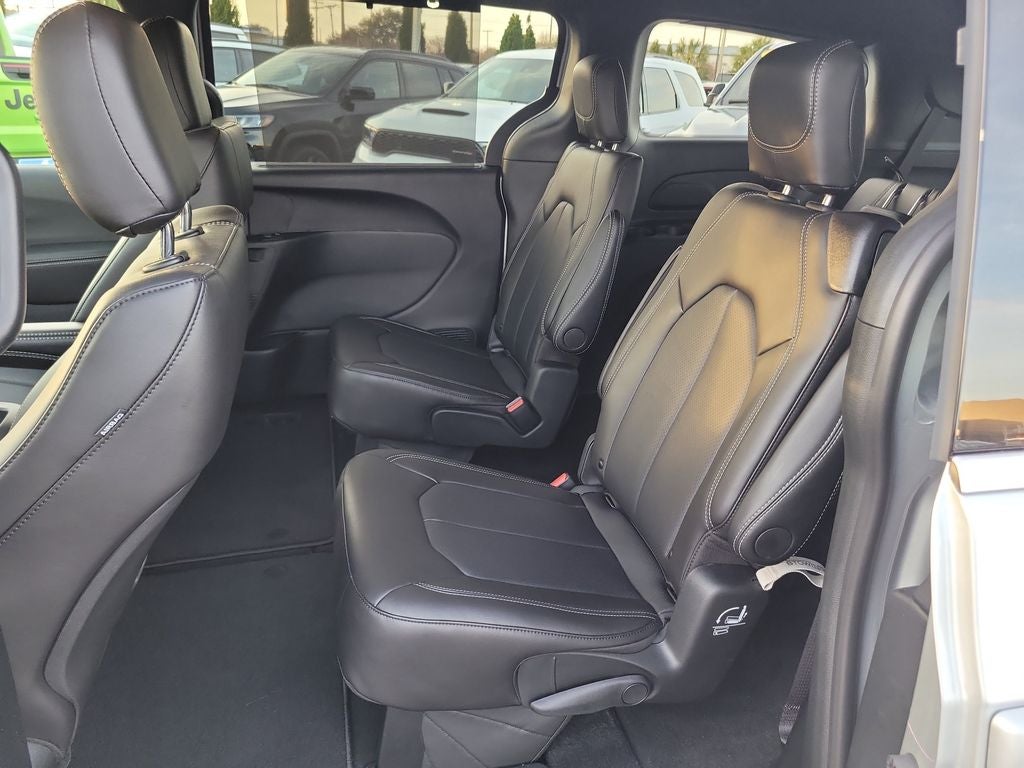 2026 Chrysler Voyager LX