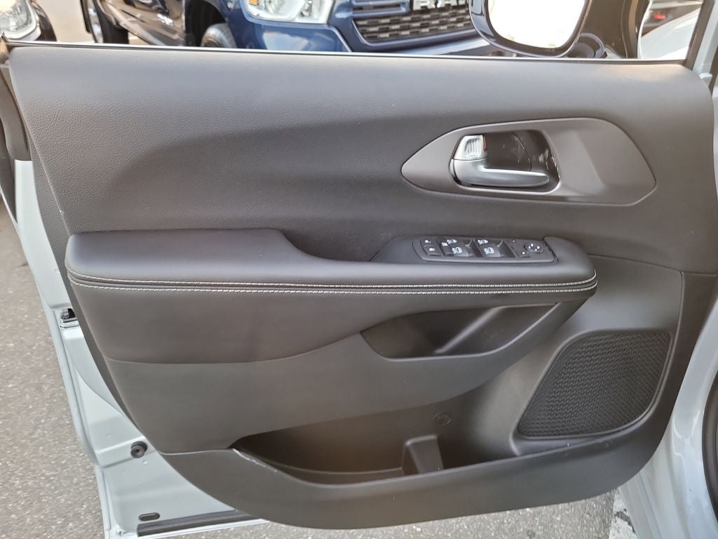 2026 Chrysler Voyager LX