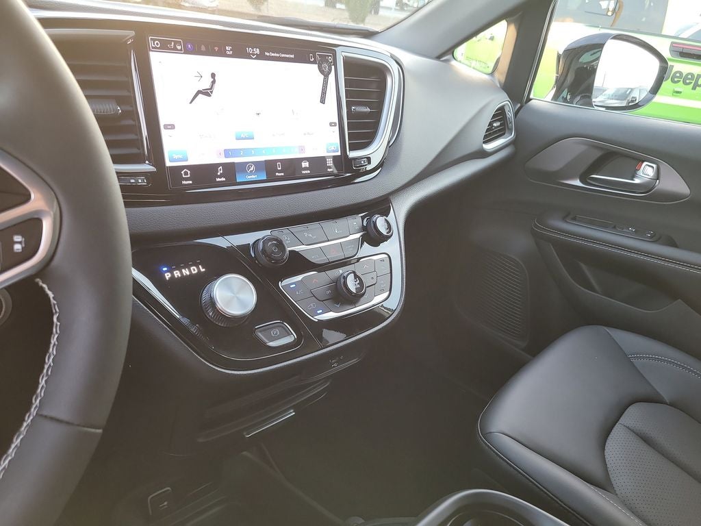 2026 Chrysler Voyager LX