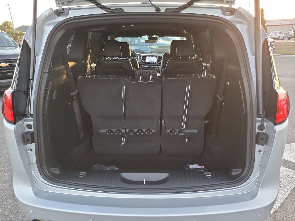 2026 Chrysler Voyager LX