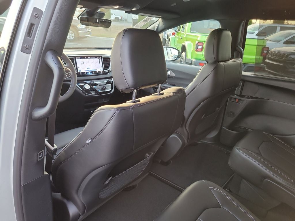 2026 Chrysler Voyager LX