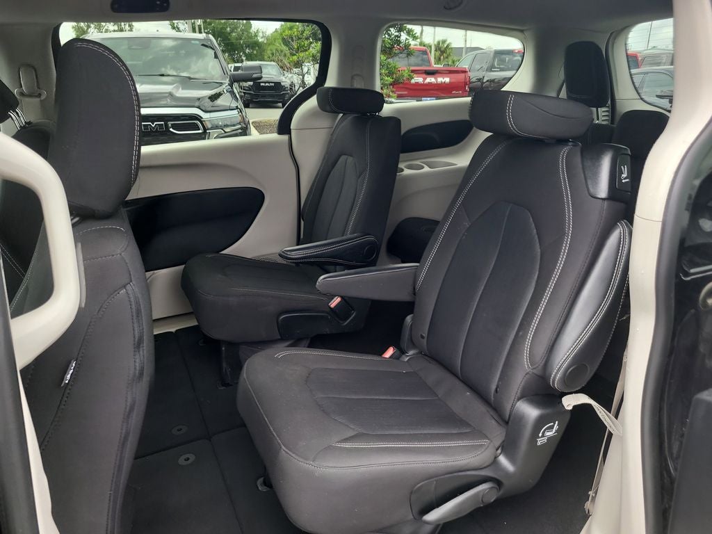 2024 Chrysler Voyager LX
