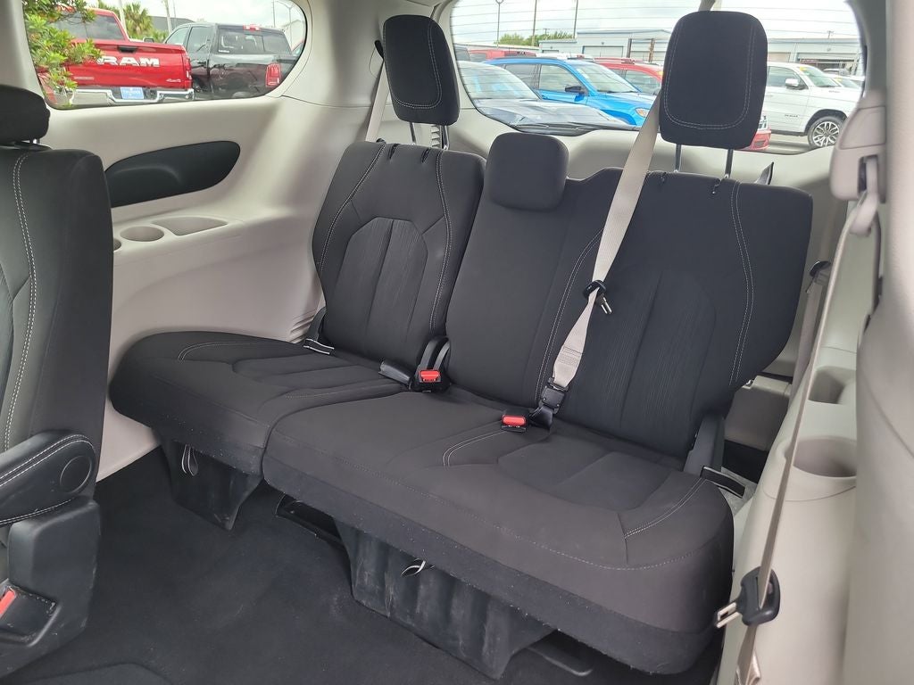 2024 Chrysler Voyager LX