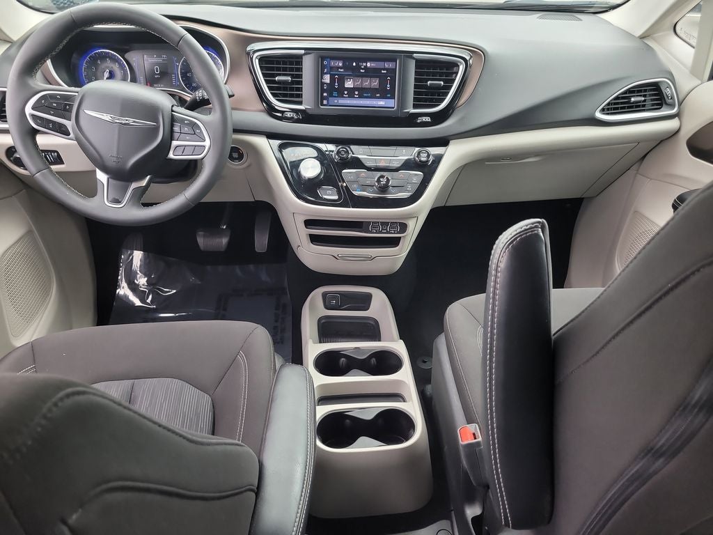 2024 Chrysler Voyager LX