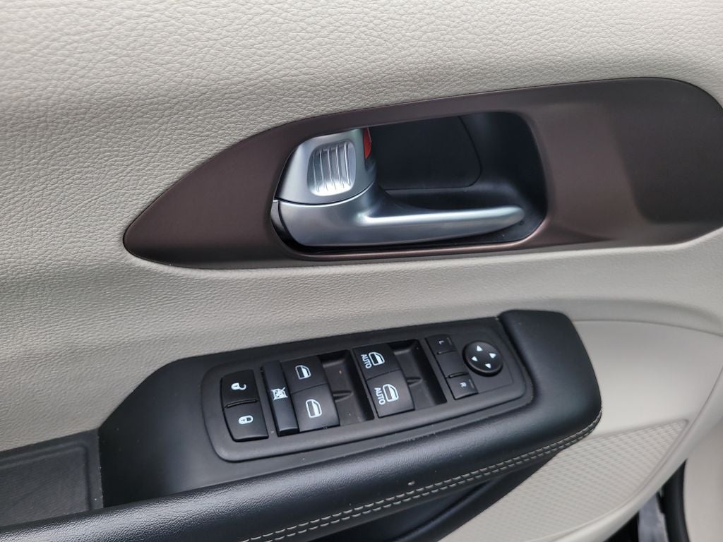 2024 Chrysler Voyager LX