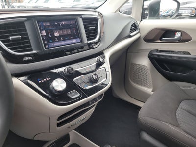 2024 Chrysler Voyager LX