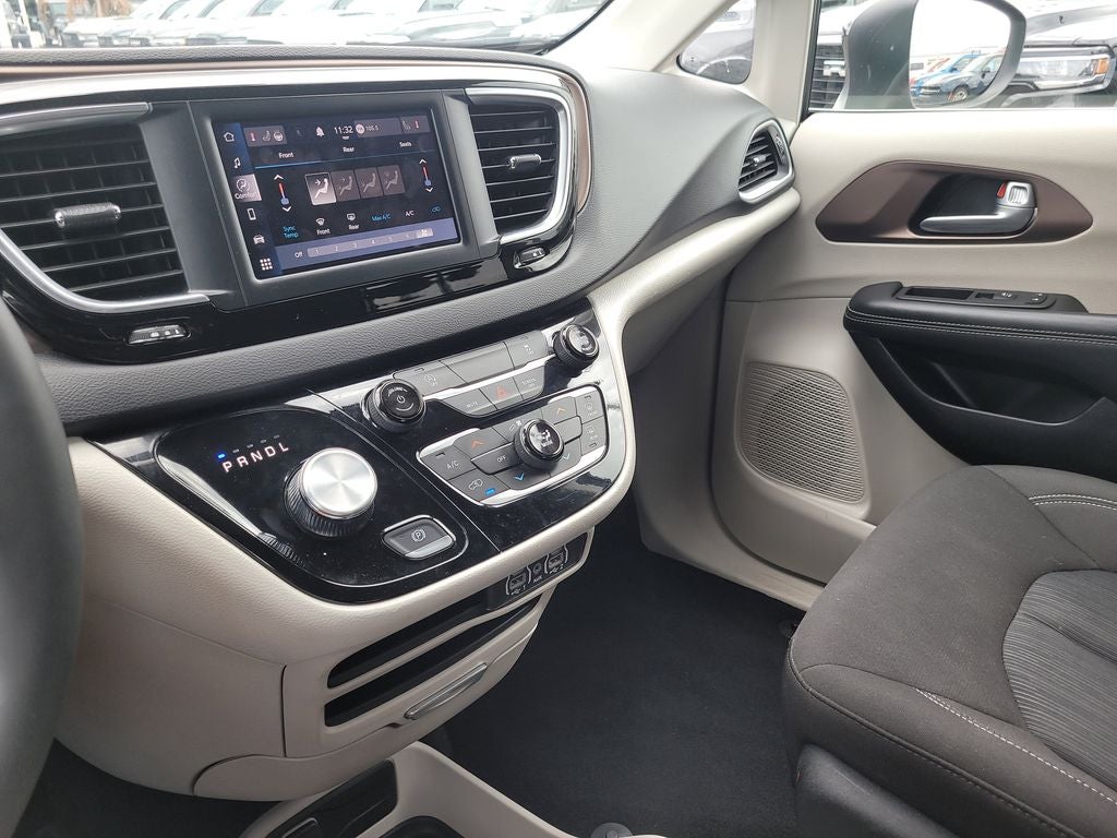 2024 Chrysler Voyager LX