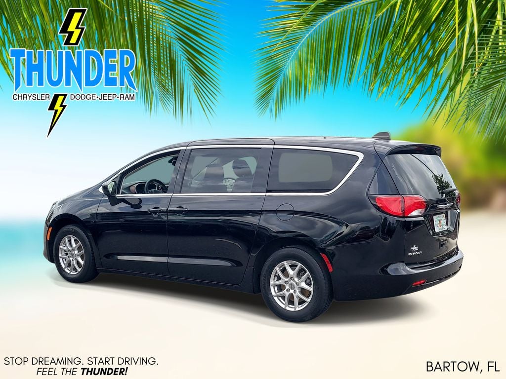 2024 Chrysler Voyager LX