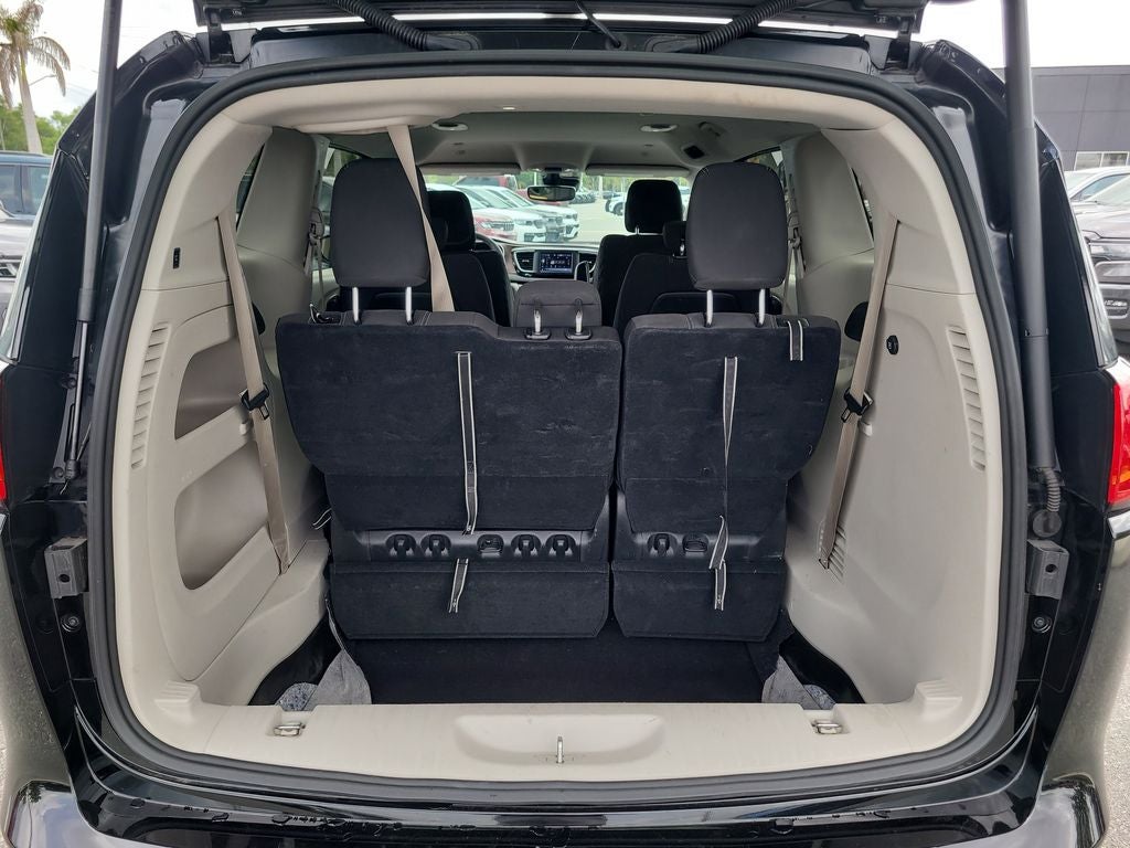 2024 Chrysler Voyager LX