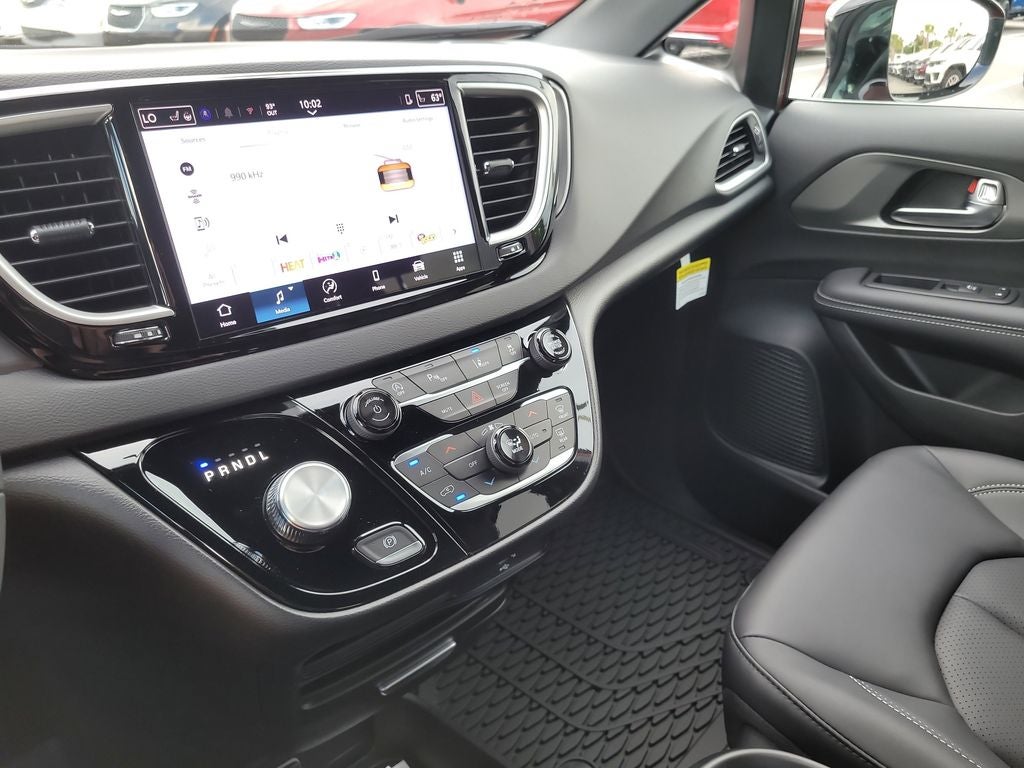 2026 Chrysler Voyager LX