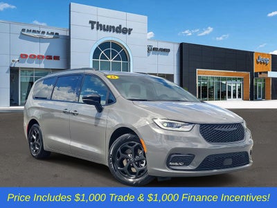 2025 Chrysler Pacifica Hybrid Select