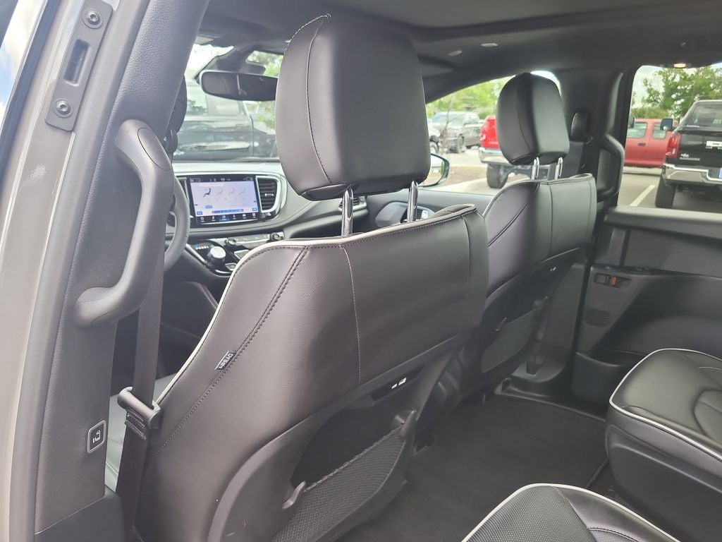 2025 Chrysler Pacifica Hybrid Select