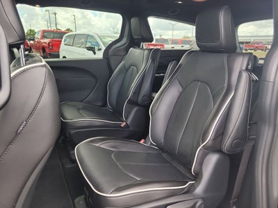 2025 Chrysler Pacifica Hybrid Select