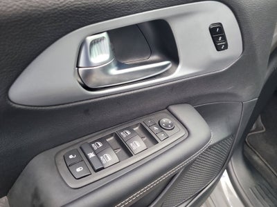 2025 Chrysler Pacifica Hybrid Select