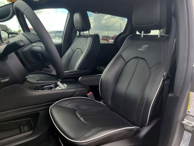 2025 Chrysler Pacifica Hybrid Select