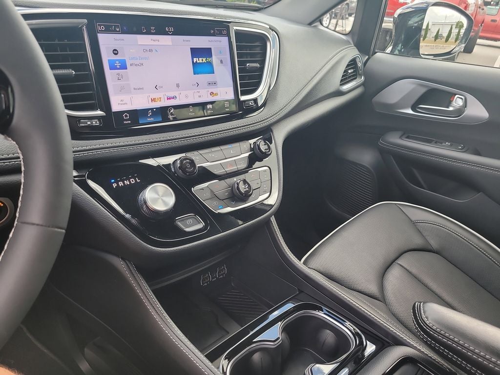 2025 Chrysler Pacifica Hybrid Select