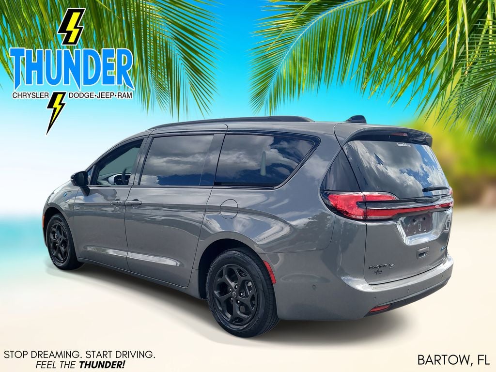 2025 Chrysler Pacifica Hybrid Select