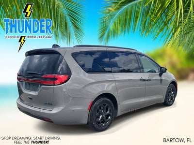 2025 Chrysler Pacifica Hybrid Select