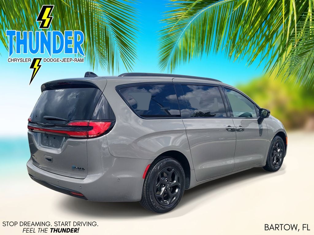 2025 Chrysler Pacifica Hybrid Select