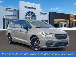 2025 Chrysler Pacifica Hybrid Select